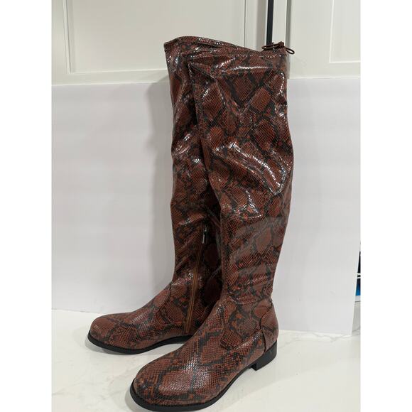 ShoeDazzle Reena Brown Snake Tall Boots Flat Knee High Faux Snakeprint Y2K 9.5 - Picture 1 of 11